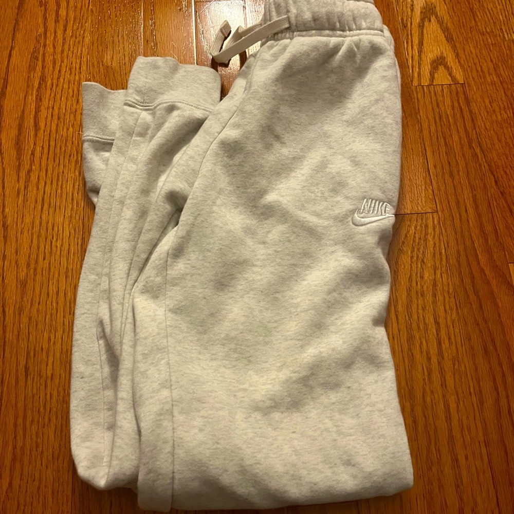 Nike Sportswear Club Fleece Mid-Rise Joggers